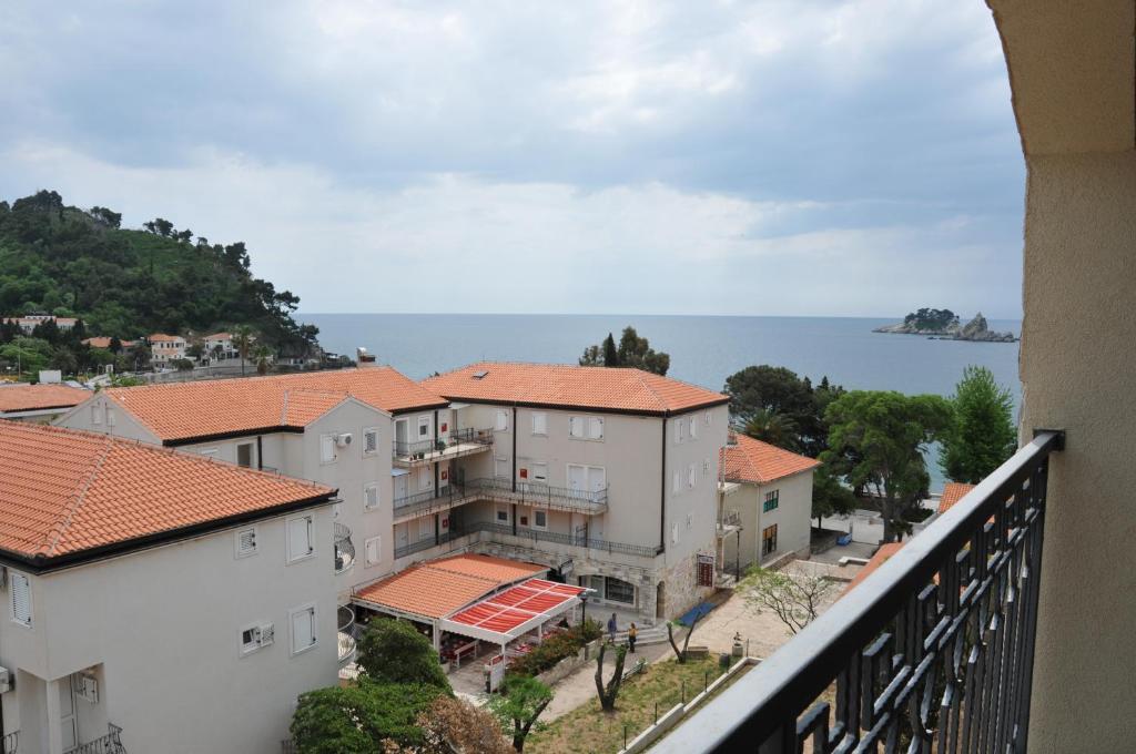 Seaside Apartments Petrovac Exteriör bild